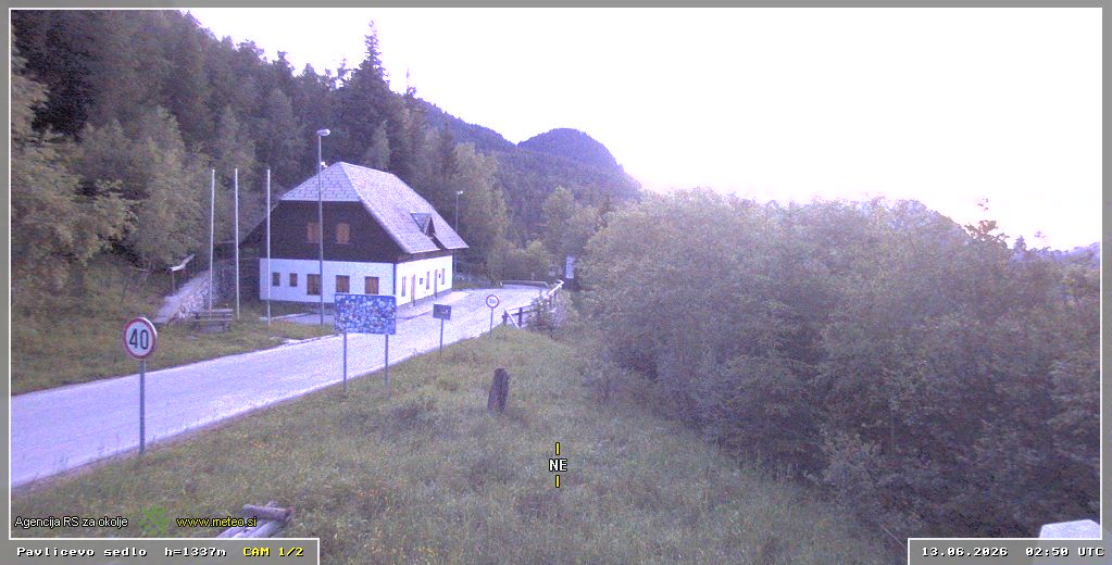 Webcam Pavličevo sedlo 1337 m - view towards northeast