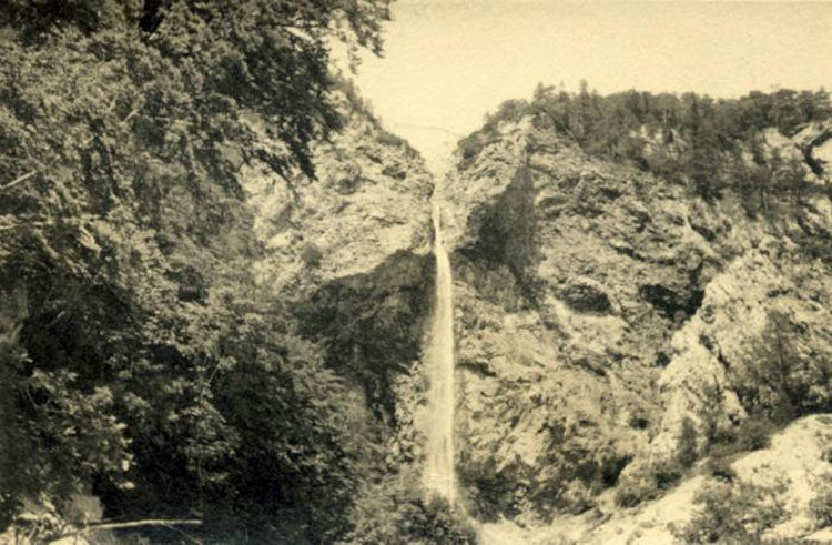 Rinka Waterfall in the past