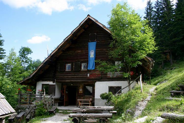 Koča na Klemenči jami mountain hut