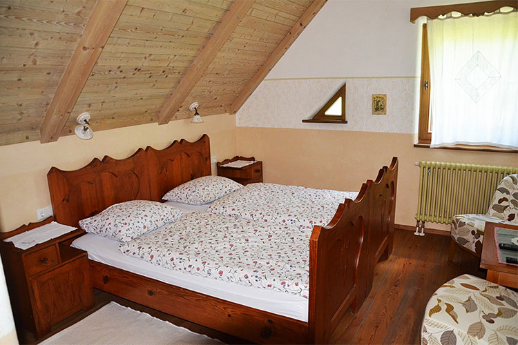 Soba na turistični kmetiji Lenar