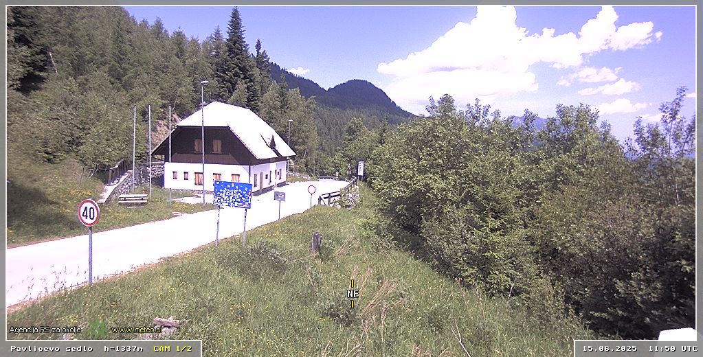 Spletna kamera Pavličevo sedlo 1337 m - pogled proti severovzhodu