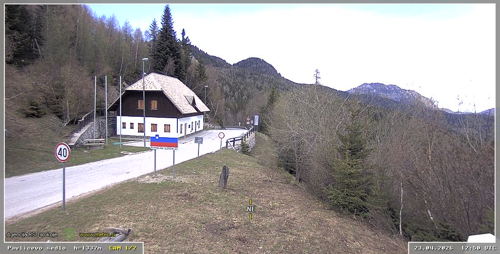 Spletna kamera Pavličevo sedlo 1337 m - pogled proti severovzhodu