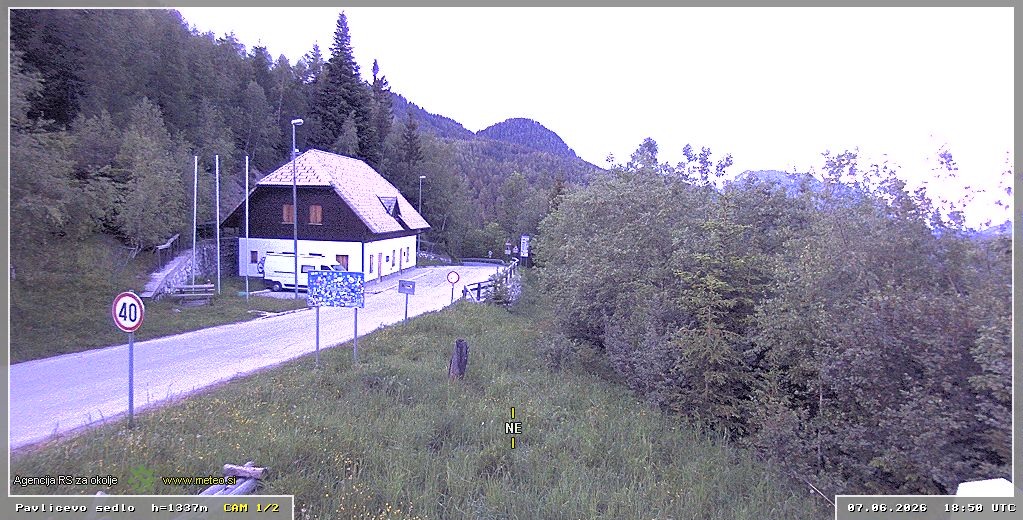 Spletna kamera Pavličevo sedlo 1337 m - pogled proti severovzhodu